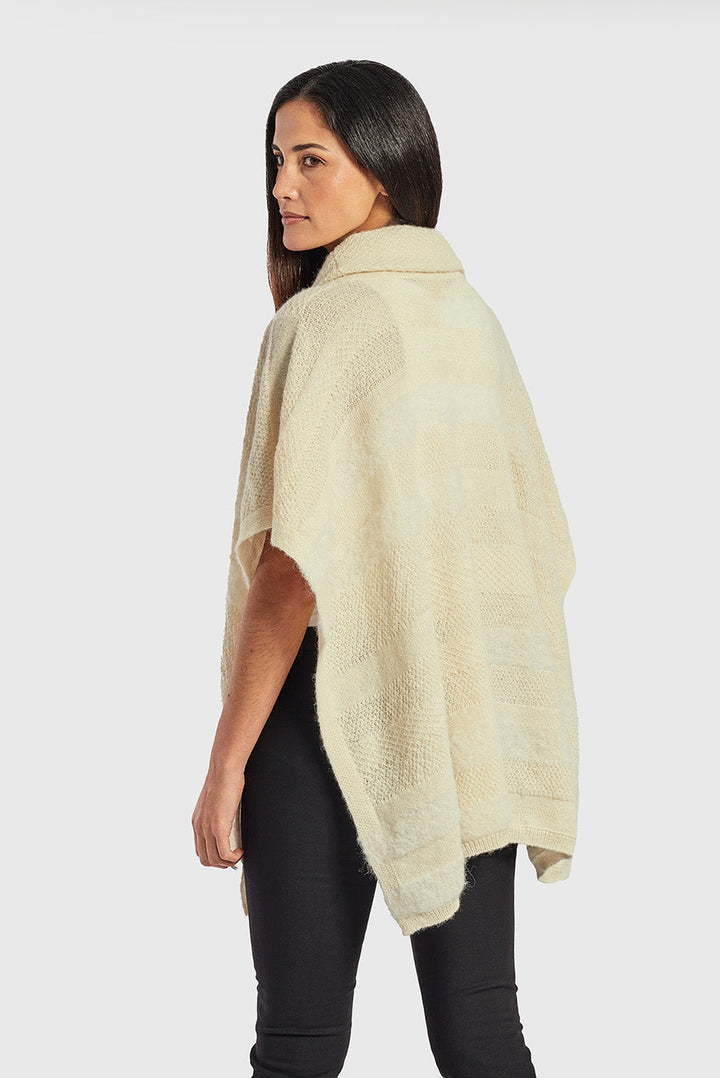 Wannabe Poncho Baby Alpaca Color Ecru