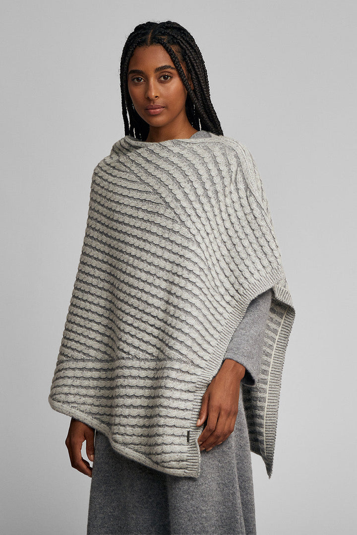 Wonder Poncho Baby Alpaca Color Ecru