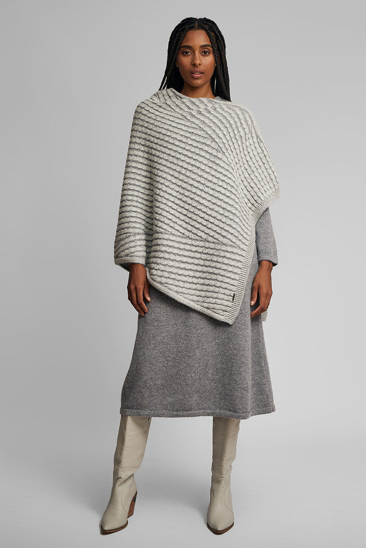 Wonder Poncho Baby Alpaca Color Ecru