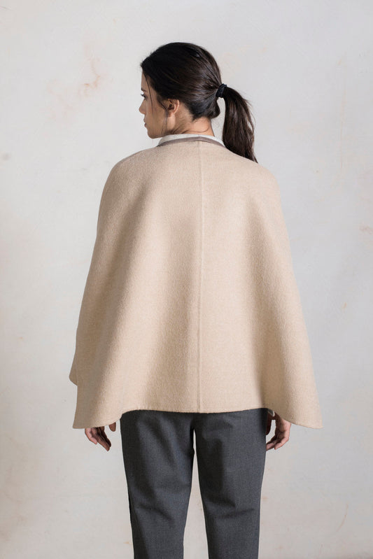 Regard Cape Baby Alpaca &amp; Wool Color Chanterelle &amp; Luna