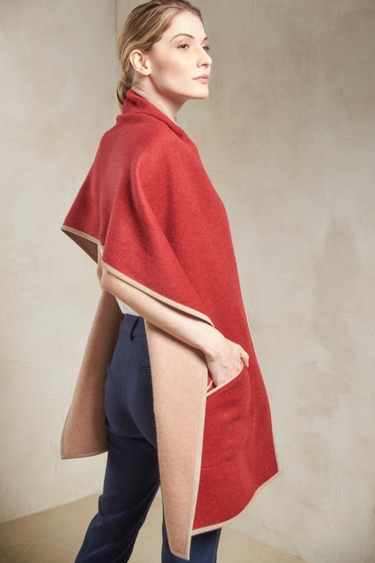 Capa de prueba de alpaca bebé y lana color rubí y croissant