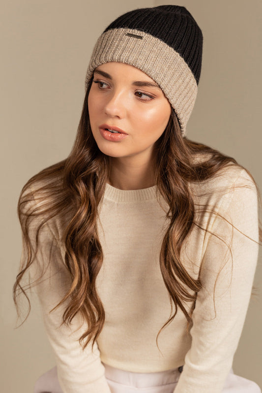 Gorro Faida Baby Alpaca Color Arena y Negro