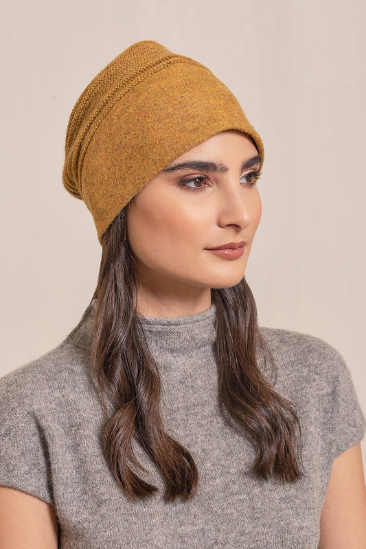 Gorro Volodia color alpaca curry
