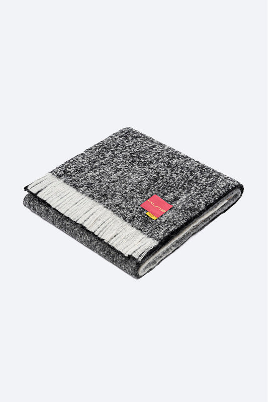 Vendimia Manta Alpaca Color Negro y Gris