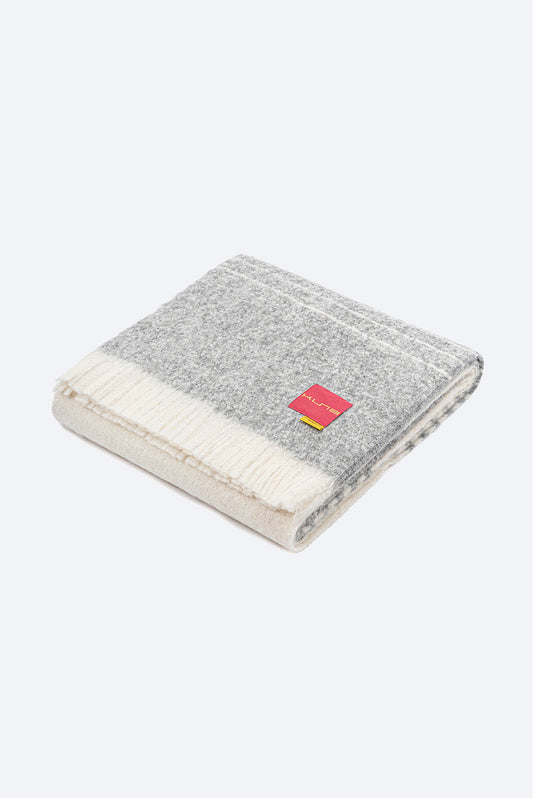 Manta Velazquez Alpaca Color Blanco y Gris